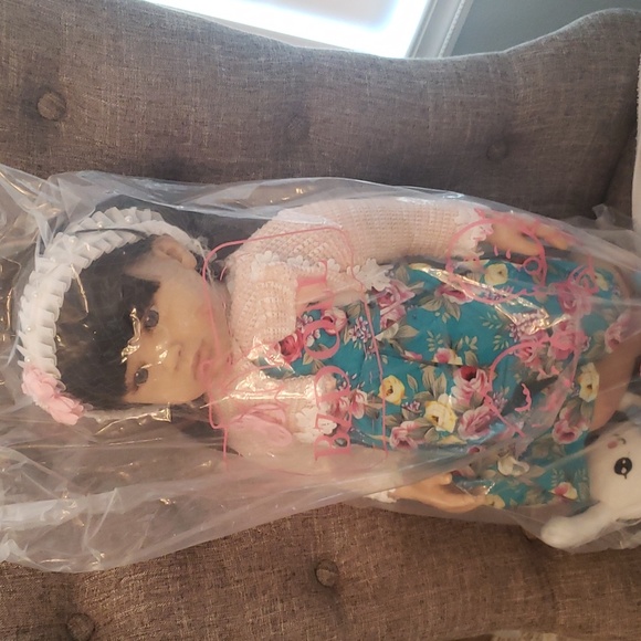 Guessbelly Doll - Picture 15 of 16